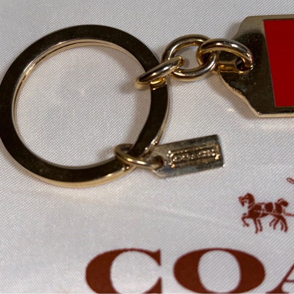 Vintage Coach Enamel Hang Tag Key Chain Red White 1990s - 2000s. - Picture 2 of 4
